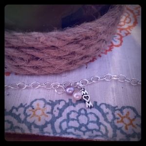 Vantel charm bracelet with 1 Mom Charm